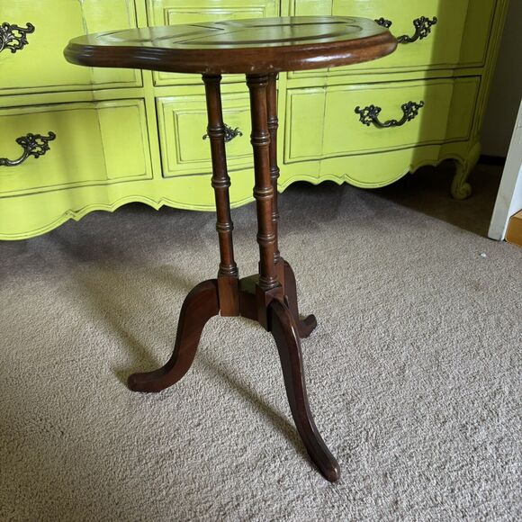 Vintage Mid-Century Solid Mahogany Tooled Leather Top Cloverleaf Side Table - Picture 3 of 9
